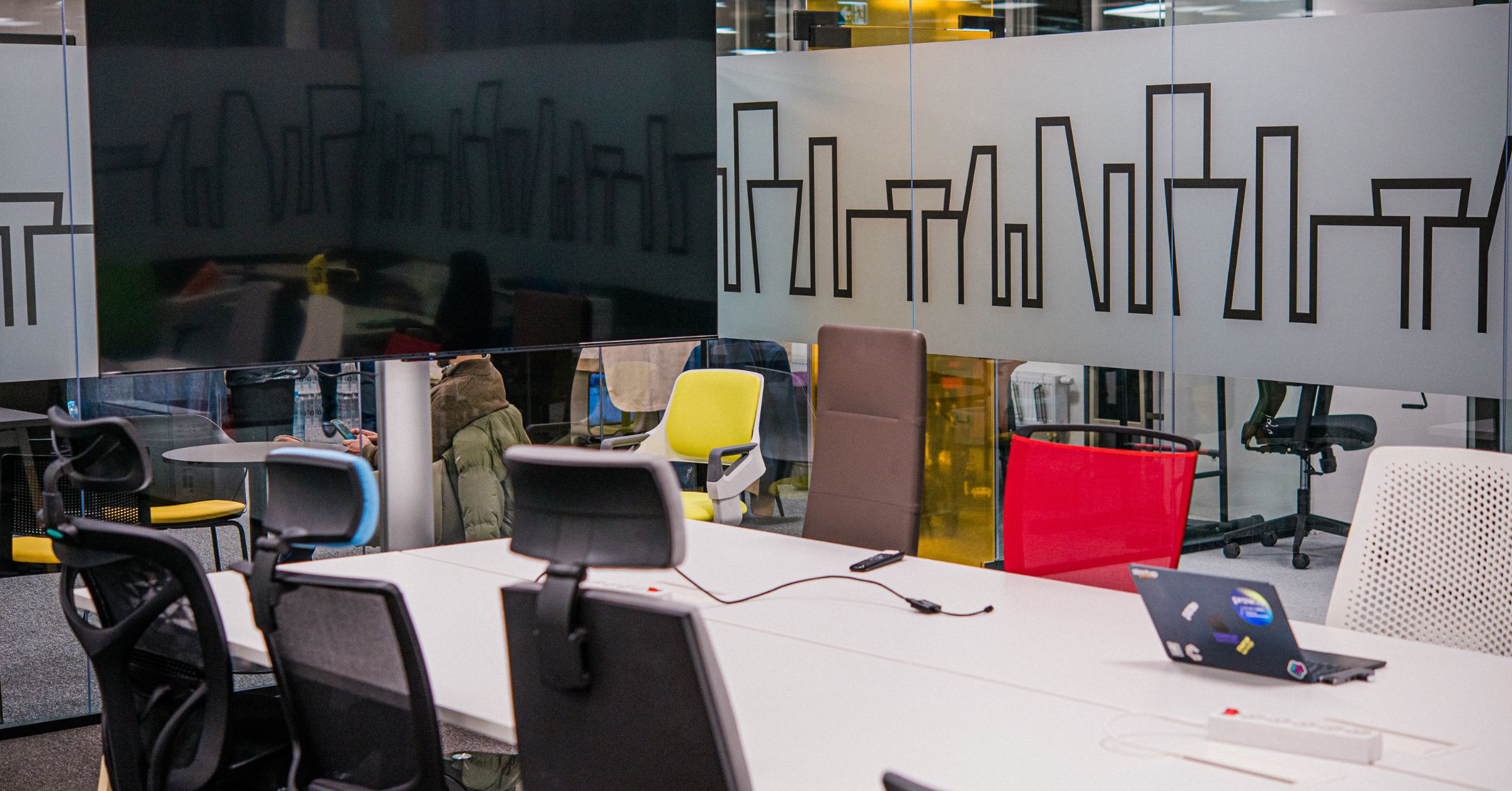 THE REASONS WHY EVERYONE IS OBSESSING ABOUT WORKING FROM A COWORKING SPACE